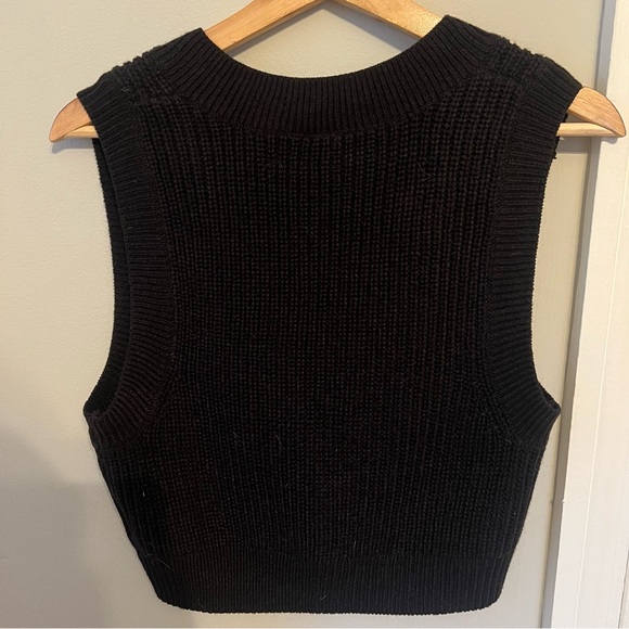 H&M Sweater Vest - Picture 3 of 3